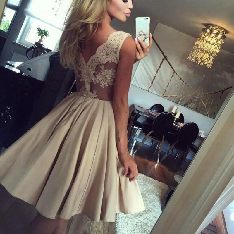 Elegant Lace V-neck Cap Sleeves Homecoming Dresses Short Cocktail Dress