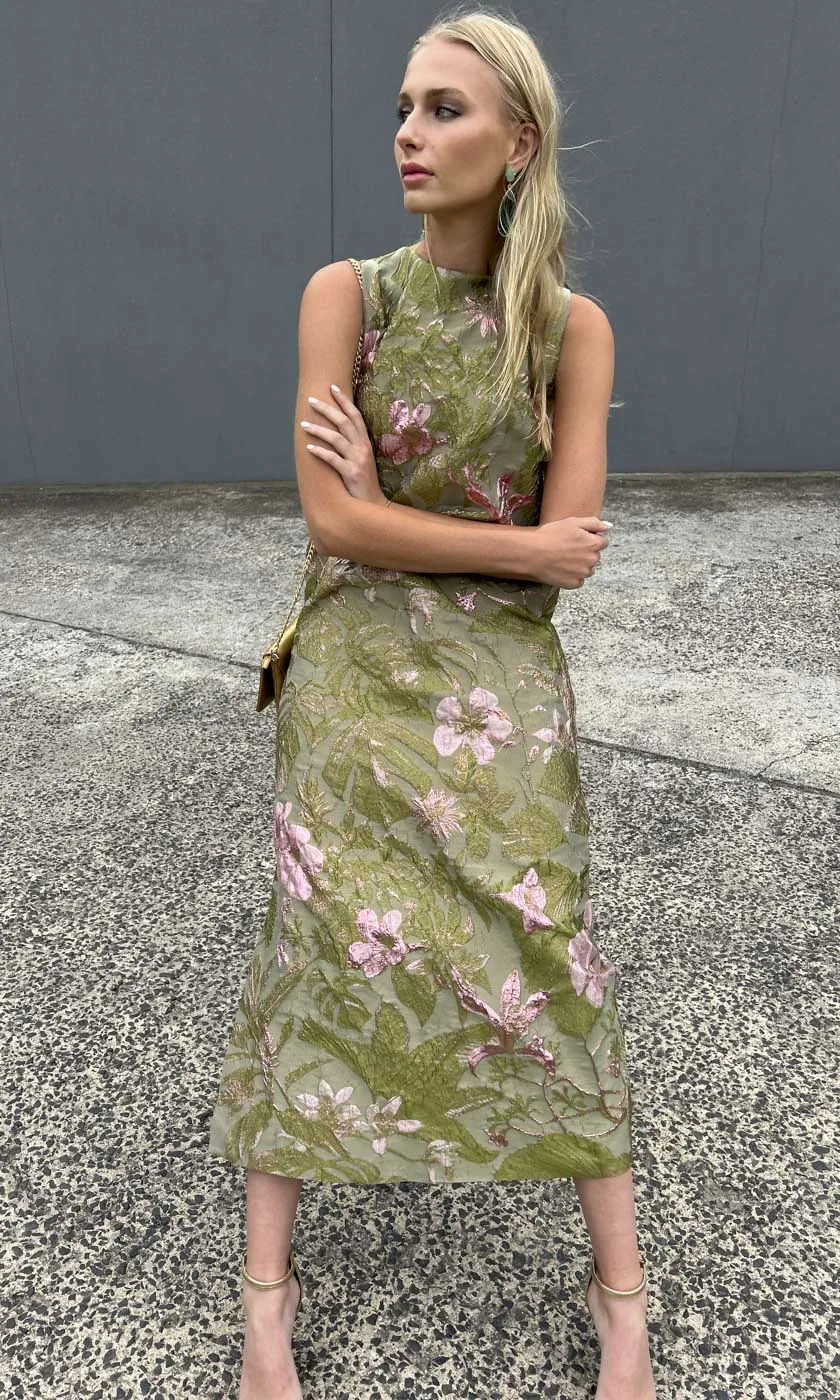 Sure! Here’s an optimized title for the product:

Elegant HOSS Eloise Botanical Green Maxi Dress – Stylish Floral Print, Flattering Fit