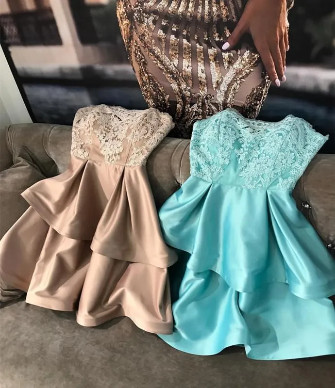 Lace Appliques Sweetheart Ruffles Satin Prom Dresses Short Homecoming Dress 2018